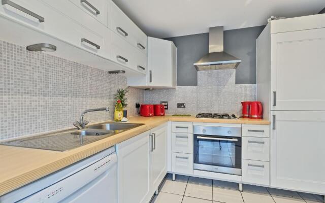 Central Big House | Large Group House | 4 Bedrooms 3 Bathrooms | Roof Terrace | City Centre