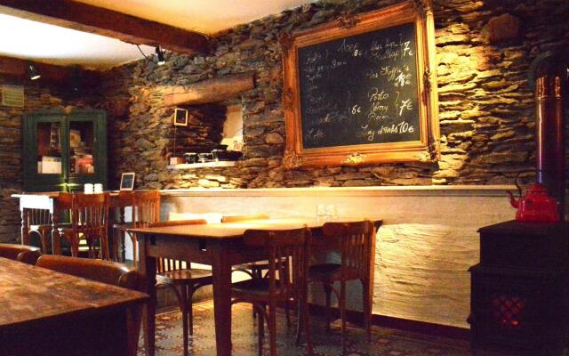 Charming Holiday Home In Bièvre With Sauna