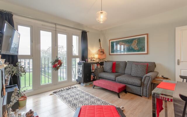 Colourful 2 Bedroom Apartment in Shoreditch