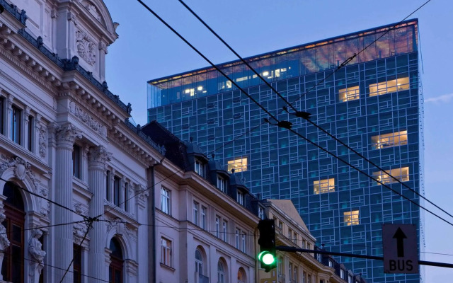 SO/ Vienna