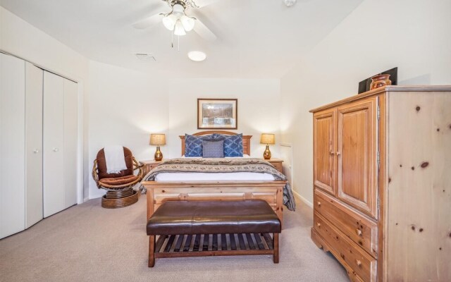 Snowflake Lookout 3 Bedroom Duplex by RedAwning