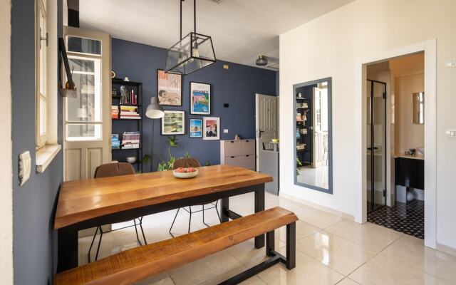 Bauhaus Artistic Haven by Sea N' Rent