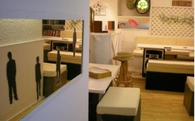 Adonis Guesthouse