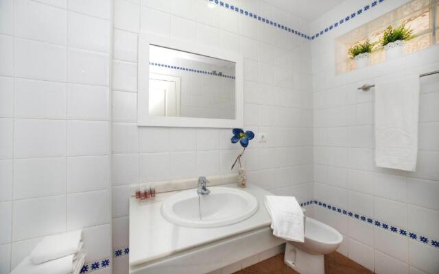 Apartamentos Leo Canela