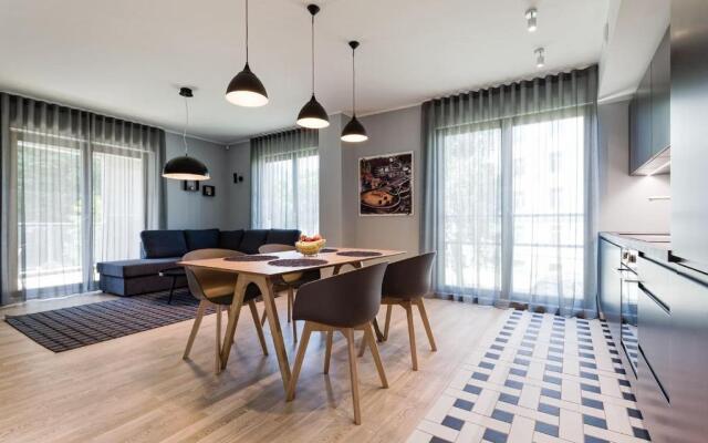 Central apartments, Quiet with Free Parking and AC.