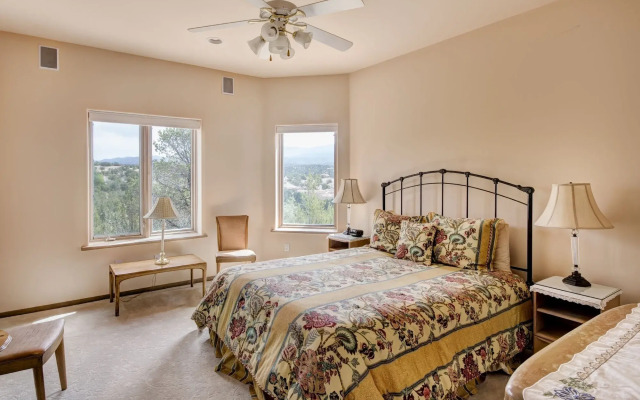 Dorthia Garden Retreat & Views