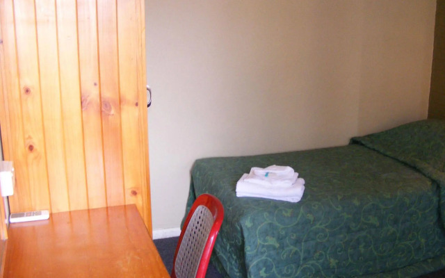 Rod 'N' Reel Hotel Motel Woodburn