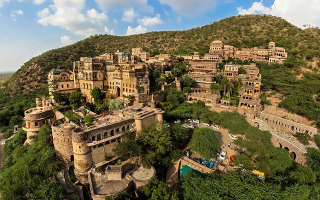 Neemrana Fort-Palace