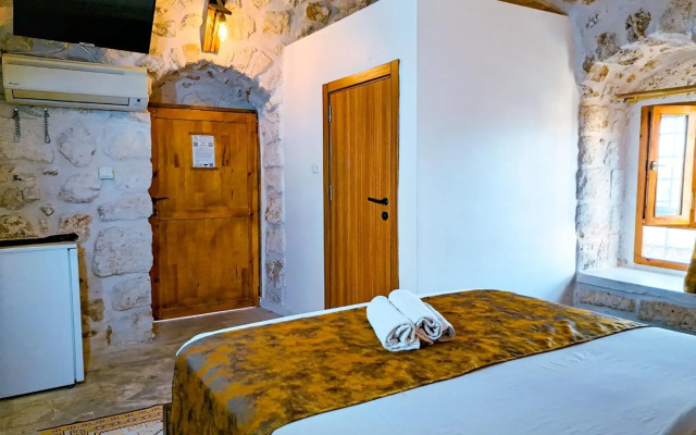 Mons Masius Hotel