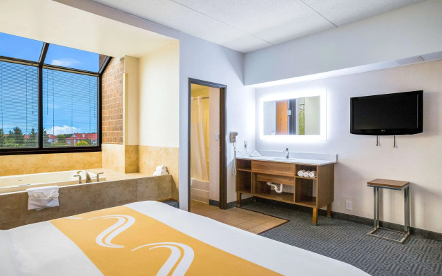 Quality Suites Lansing West