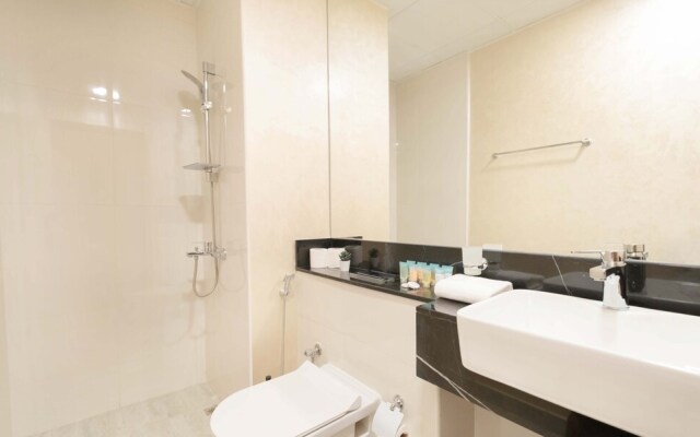 LUX - Binghatti Canal View Suite