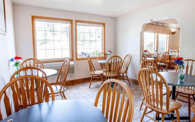 Quality Inn & Suites Bremerton near Naval Shipyard