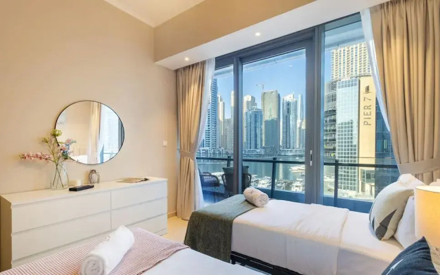 Stylish Marina-front 2BR Near Top Attractions