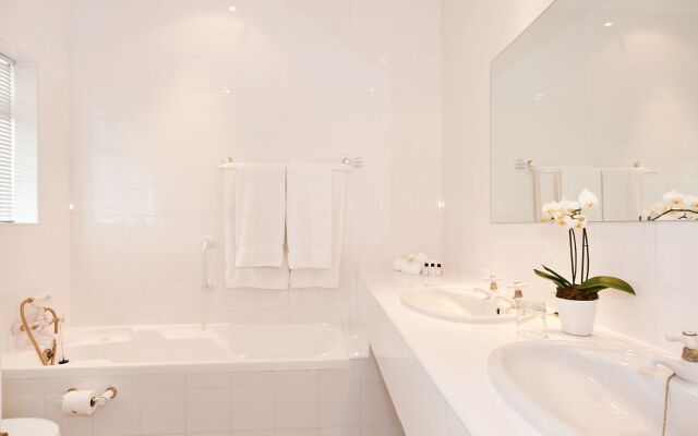 Redbourne Country Lodge- Lion Roars Hotels & Lodges