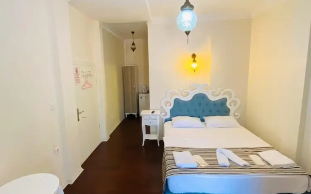 Maya Hotel Studio C