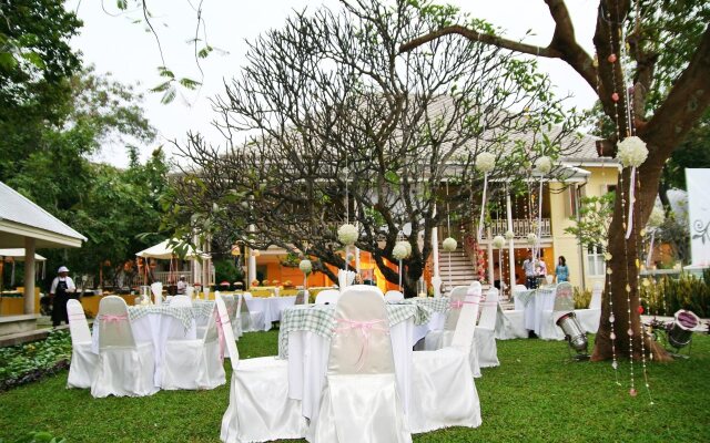 Baan Bayan Beachfront Hotel