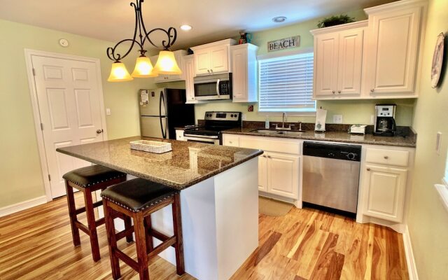 Mi Casa Del Mar 2 Bedroom Home by RedAwning