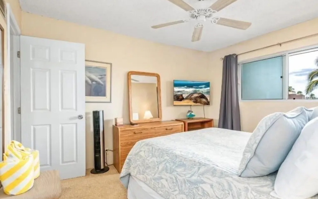Menehune Shores, #517 1 Bedroom Condo by RedAwning