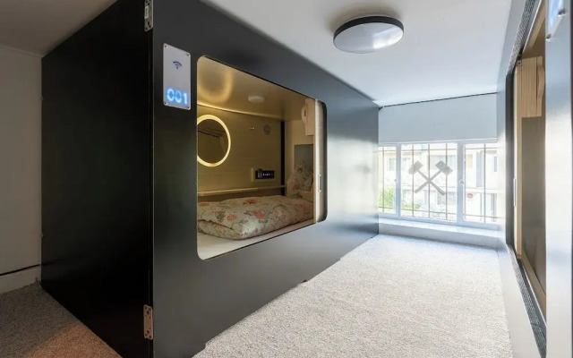 MUE Cubes - Capsule Hotel