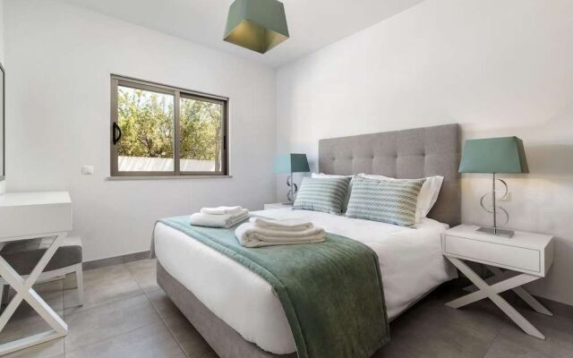 Tara Wright in Albufeira