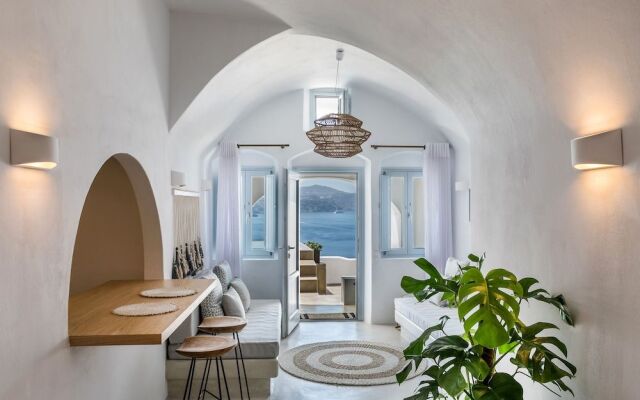 3 Caves by Caldera Houses