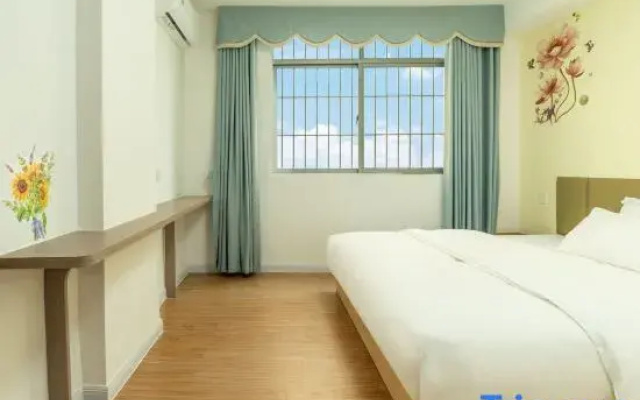 Shenzhen Qianxi Light Luxury Apartment (Xintangwei Subway Station)