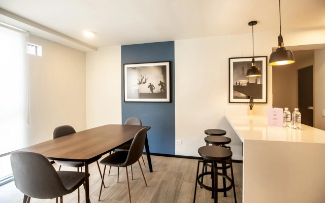 Monochromatic 1BR in Lovely Barranco