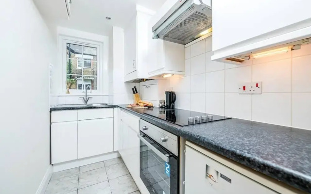 Lovely 2BR Garden Flat in Battersea