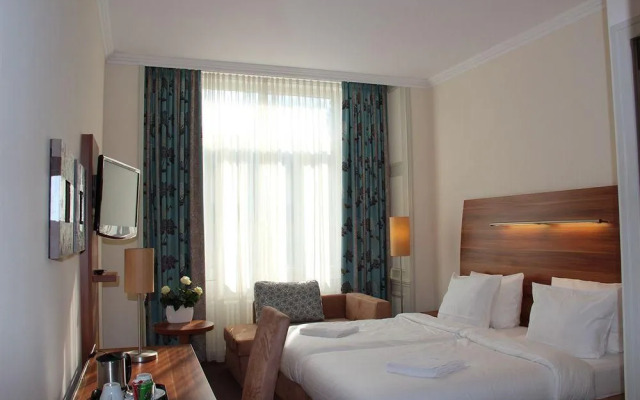 Albert Premier Hotel