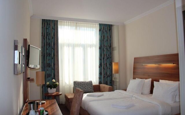 Albert Premier Hotel