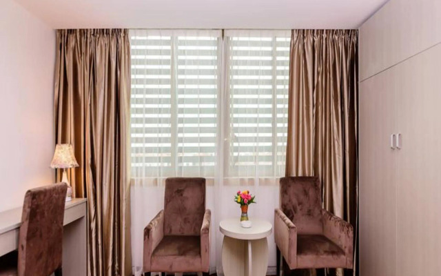 Shang Pin Holiday Inn Airport Second Branch