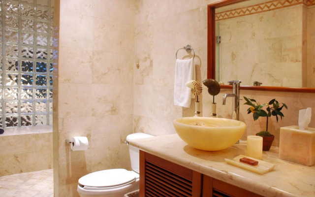 Porto Playa Condo Hotel & Beachclub