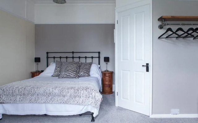 Oaklands Guest House