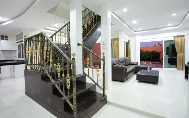 Holiday Bliss 3BR Pool Villa Lancelot 2