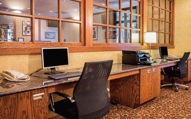 Clarion Inn Fairmont