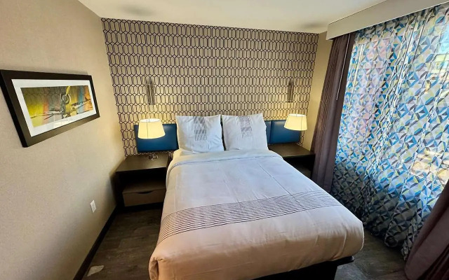 GLō Best Western Bronx NYC