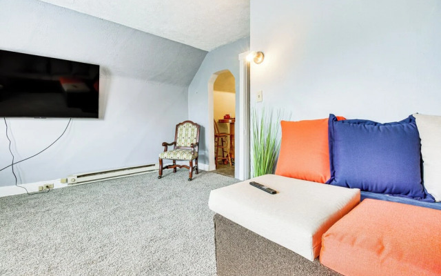 Pet-friendly Cincinnati Apt: 5 Mi to Downtown!