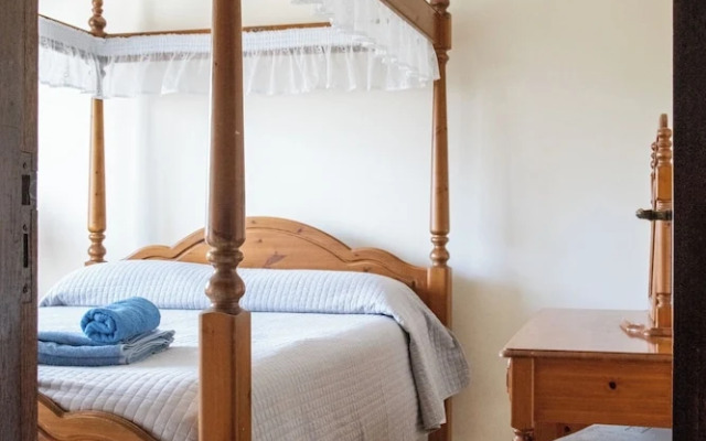 Room in Apartment - One Bedroom Apartment - Just 800 m From the Beach