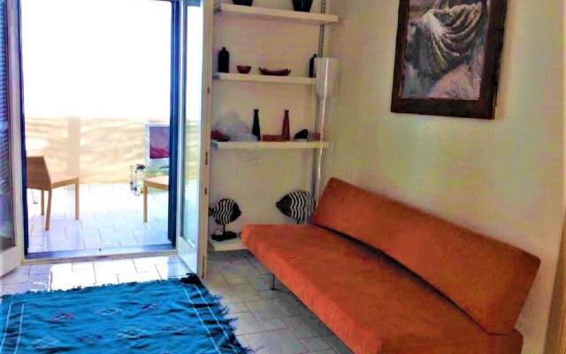 Seafront Apartment - Beach in front