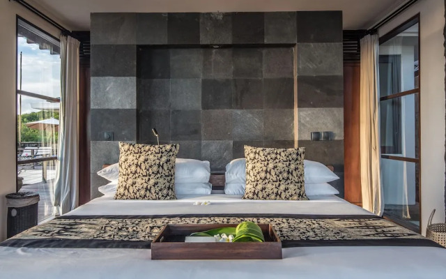 Absolute Cliff Front Pandawa Beach Villa