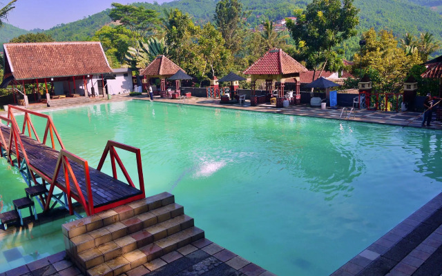 Kampung Pa'go Resort Hotel