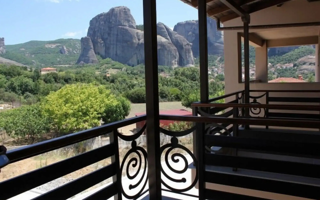 Grand Meteora Hotel