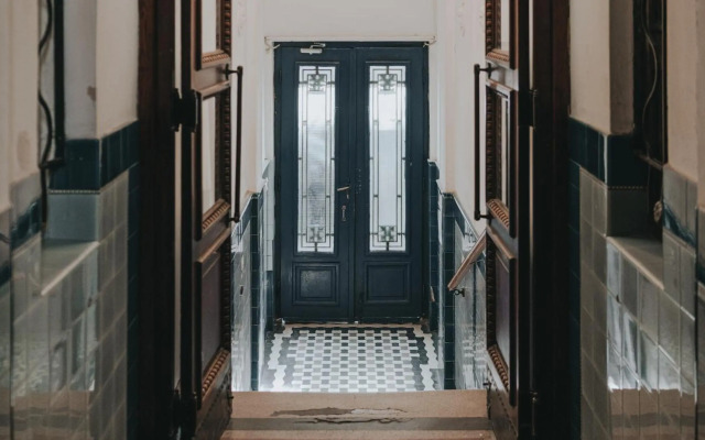 Salon Apartment in Dorcol Historical