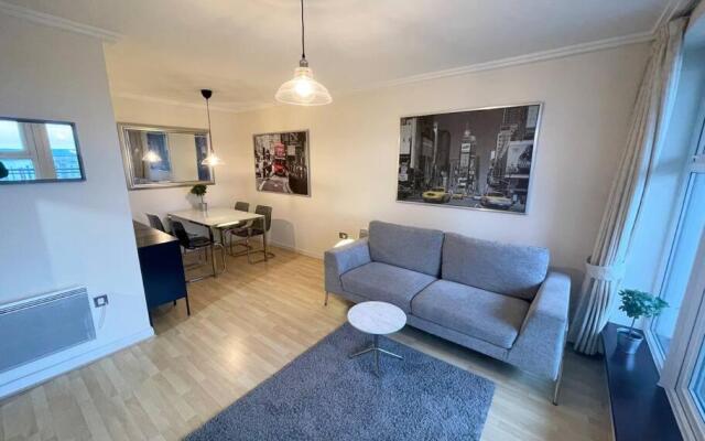 LUXURY APARTMENT, SAUNA, GYM, 24hrs Concierge