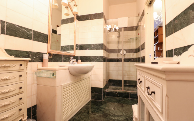 Rome King Suite