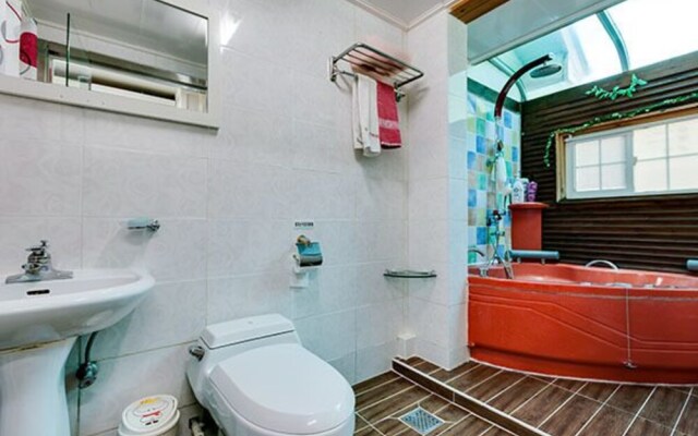 Yangyang Seorak Spa Herbvill Pension