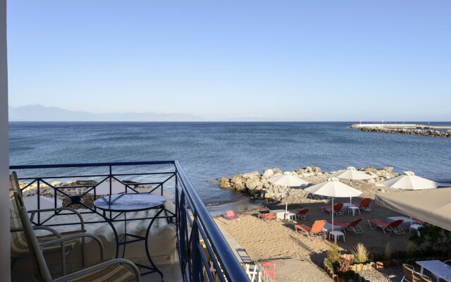 Beachfront Modern Flat-Breakfast Included
