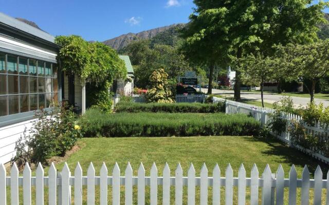 Settlers Cottage Motel