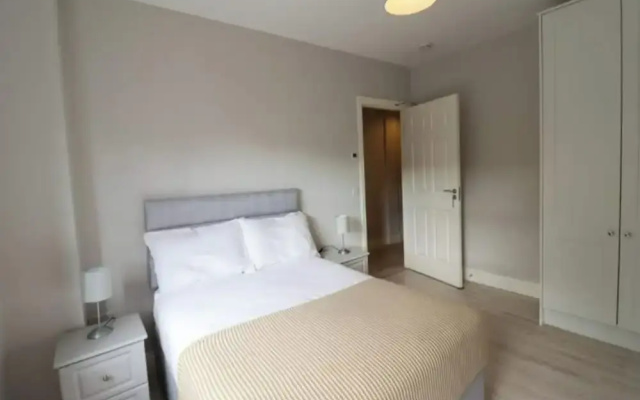 Charming 2-bed Apartment in Dublin's Countryside