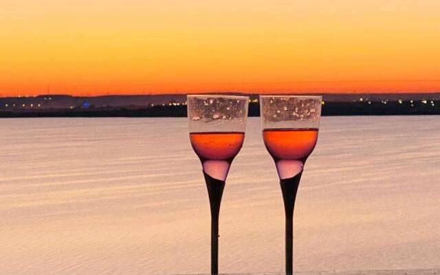 LAKE VIEW Summerland Apartment